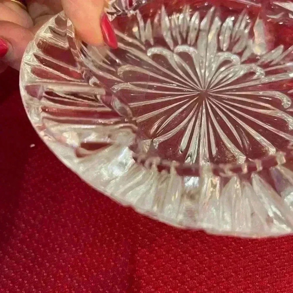 Vintage crystal ashtray in excellent condition 7 1/2 inches - Picture 2 of 5